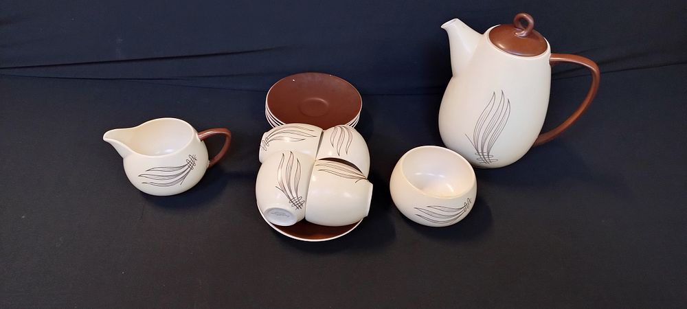 Lot 158: Carlton ware tea set, comprising of 4 cups,...