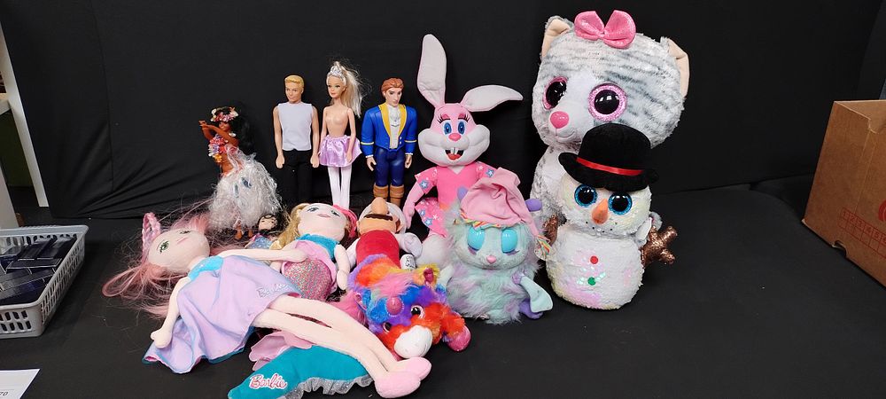 Lot 172: Collection of children's toys including Barbie bibble sweet...