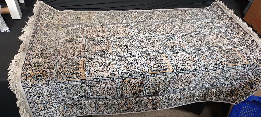 Lot 180: Patterned fringed Carpet rug Measures approx L 60...