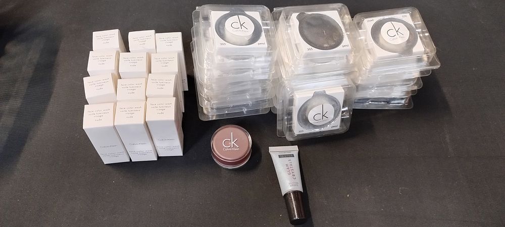 Lot 181: Calvin Klein Infinite balance cream to powder foundation,...
