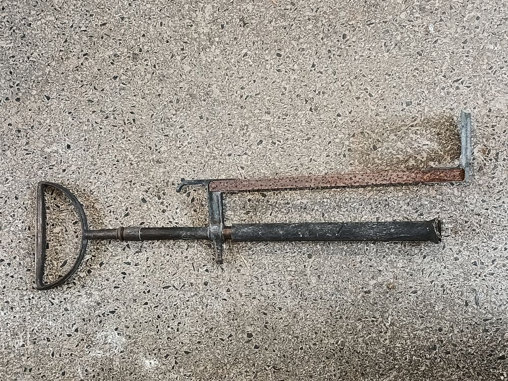 Lot 196: Vintage stirrup pump