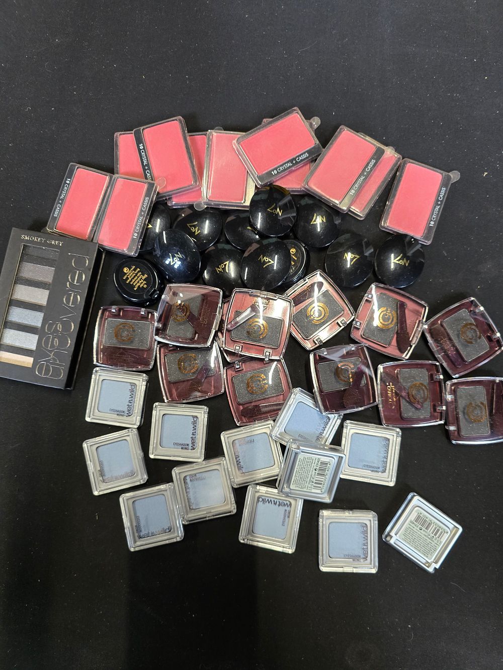 Lot 204: A large collection of makeup includes No7, Wet...
