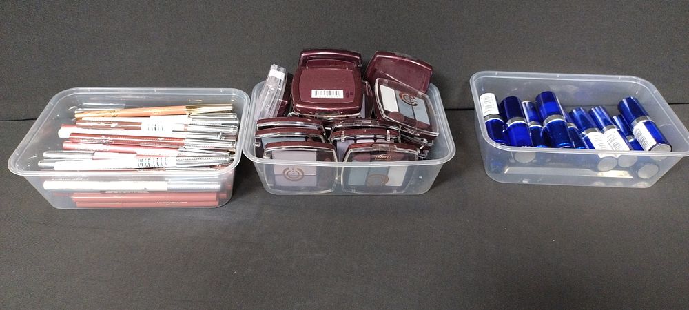 Lot 217: 3 x tubs of cosmetics. Lip liners by...