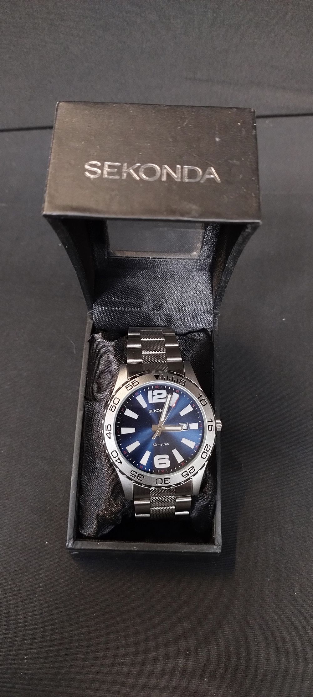 Lot 218: Mens Sekonda bracelet style watch with blue metallic...