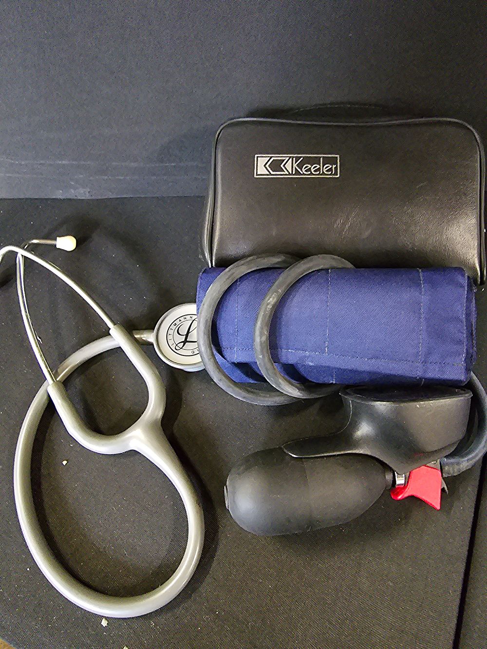 Lot 267: A blood pressure monitor and a stethoscope