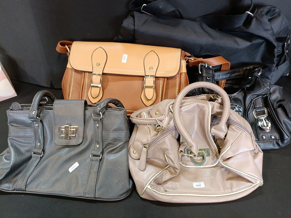 Lot 283: Selection of men's and women's bags