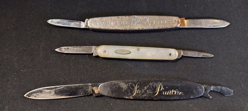 Lot 304: 3 x vintage pen knives, on engraved with...