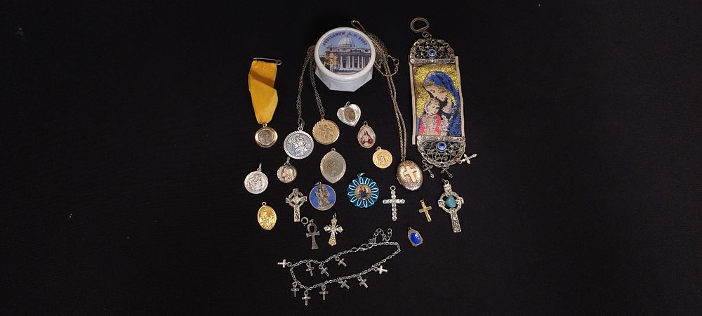Lot 317: Various religious items including a first holy communion...