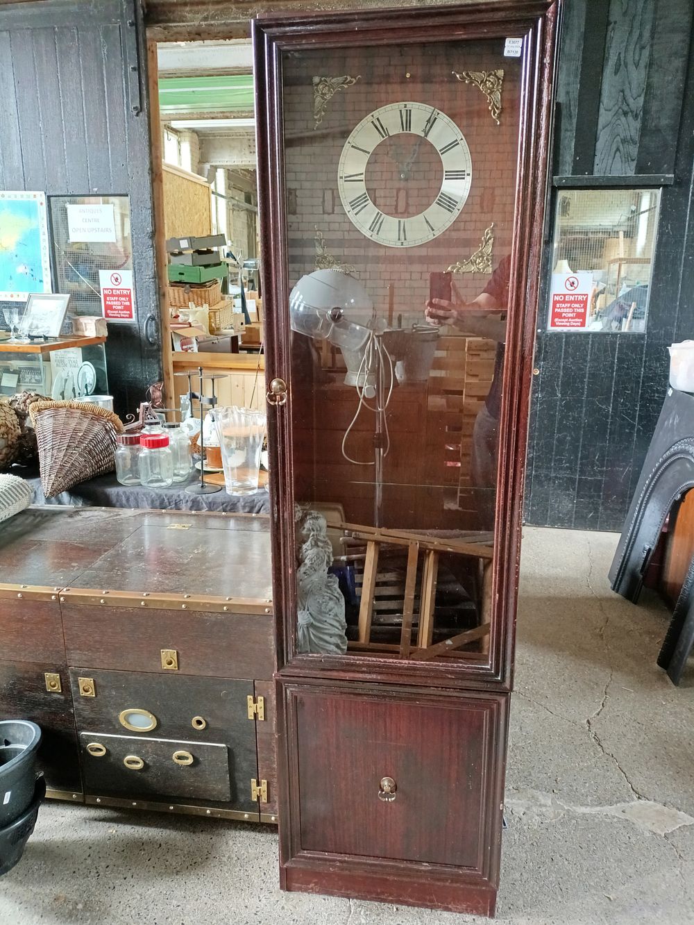 Lot 331: Large vintage mahogany clock shelving cabinet approximately 184cm...