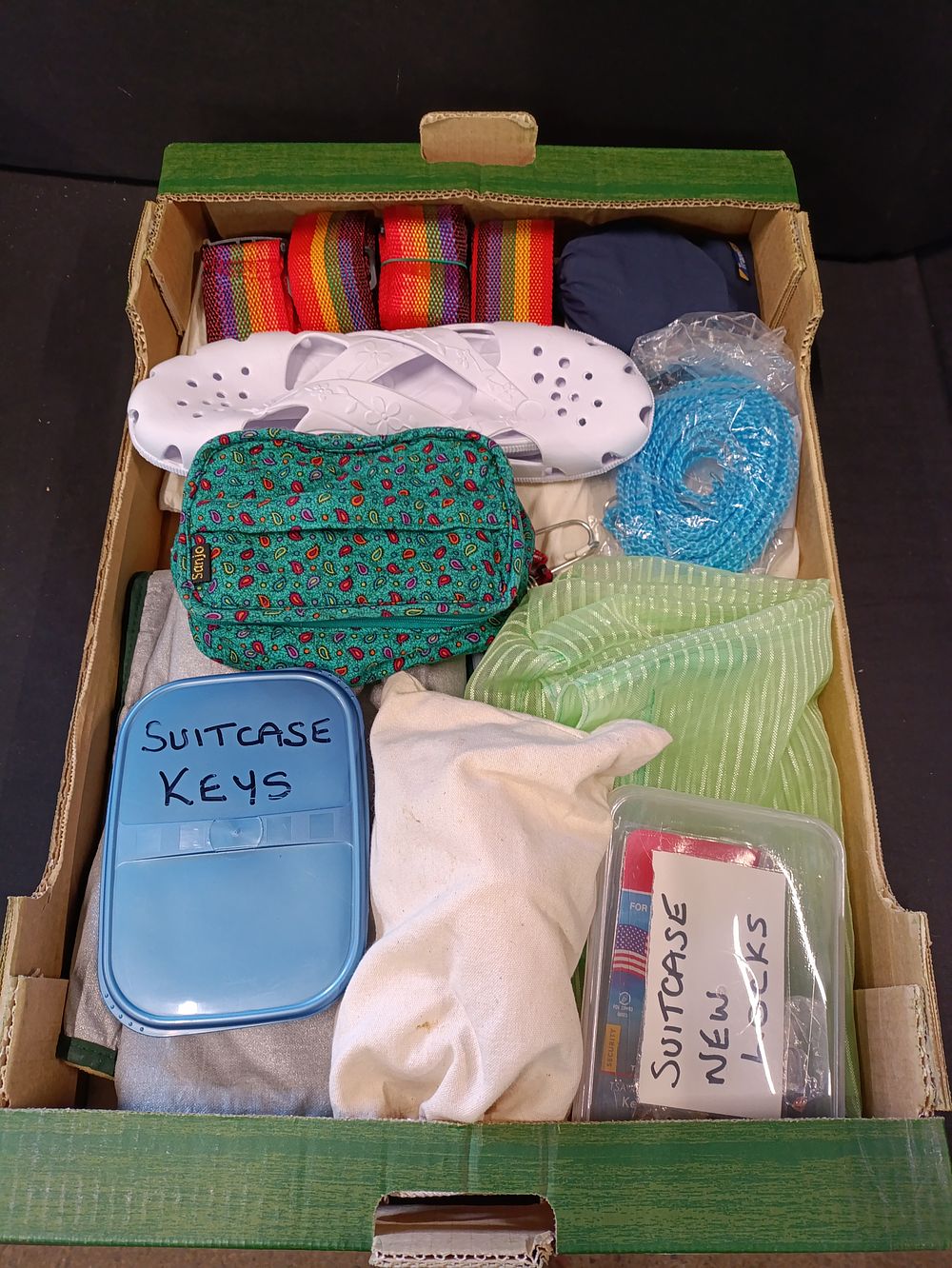 Lot 372: Selection of travel items