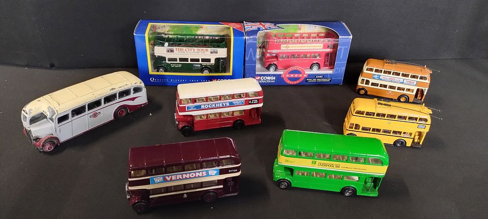 Lot 82: Selection of 8 x corgi diecast vintage buses