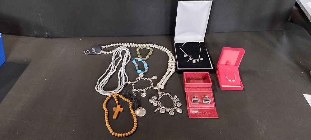 Lot 100: Selection of costume jewellery including sterling silver earrings...