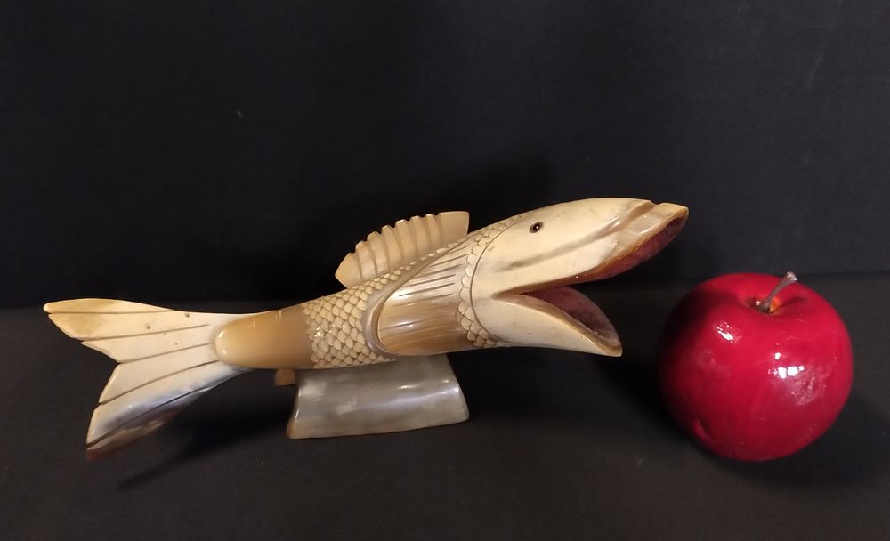 Lot 113: vintage hand-carved horn in the style of a...