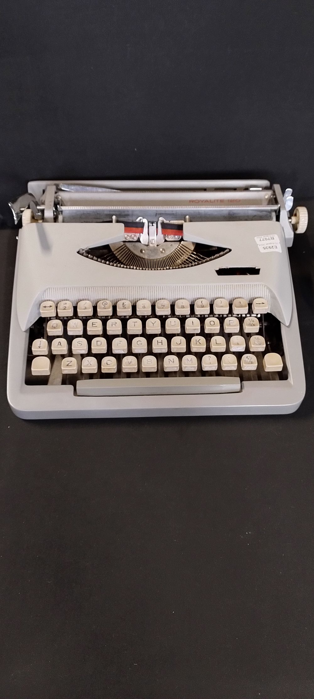 Lot 120: Royalite 120 typewriter in grey