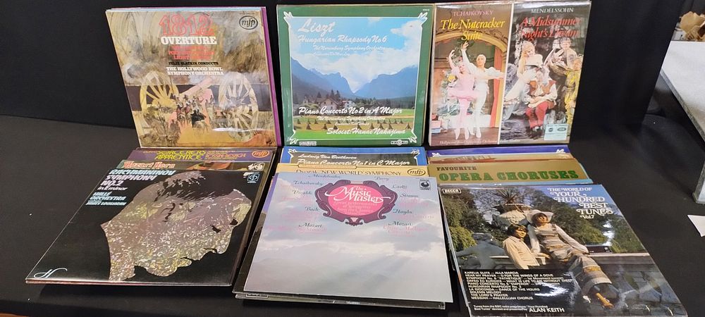 Lot 139: Selection of 41 x classical vinyl albums and...