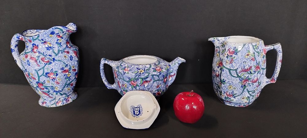 Lot 149: Vintage Ringtones chinz by maling ware , tea...