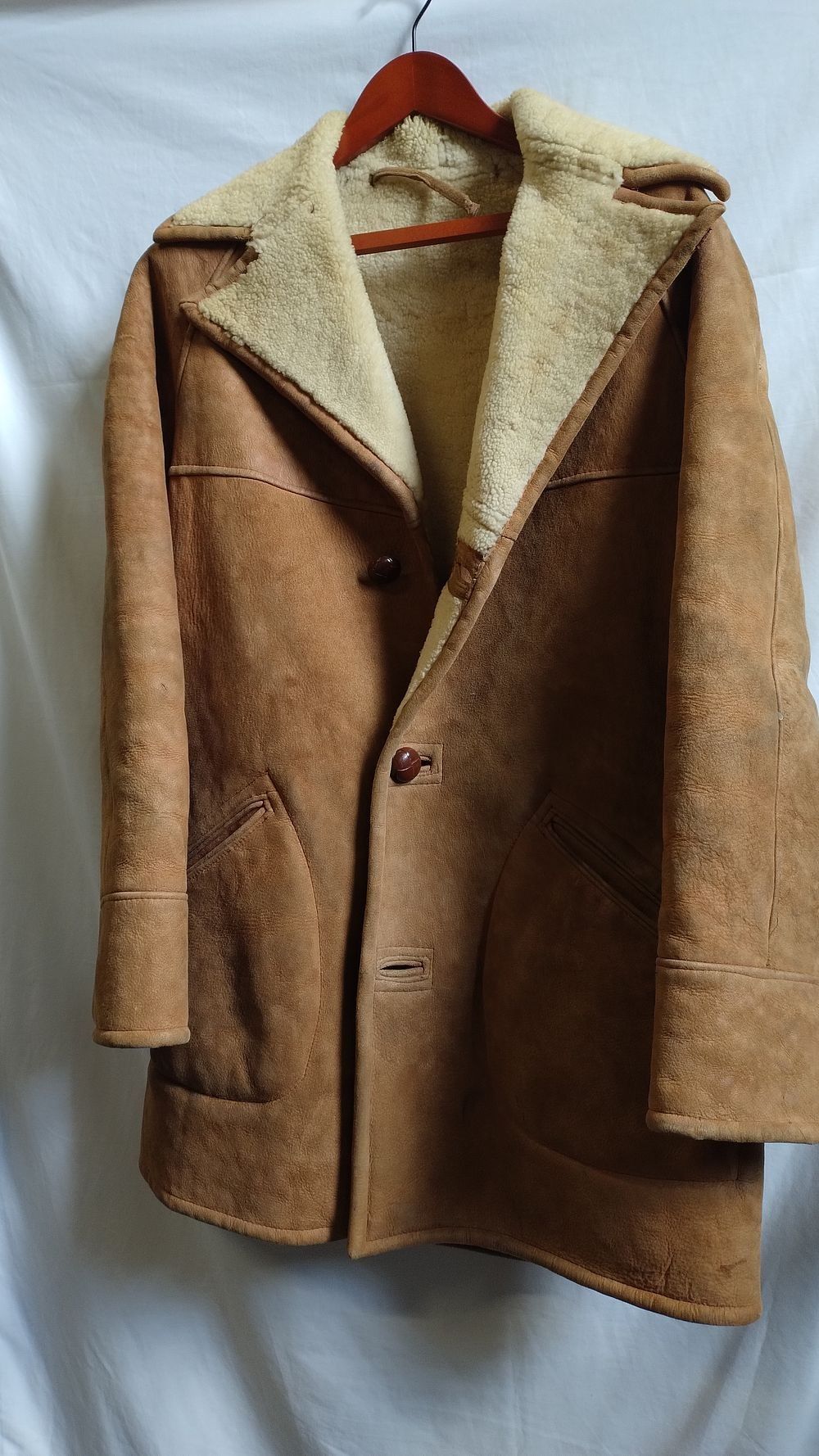 Lot 180: Mens Vintage 3 button sheepskin coat in tan size...