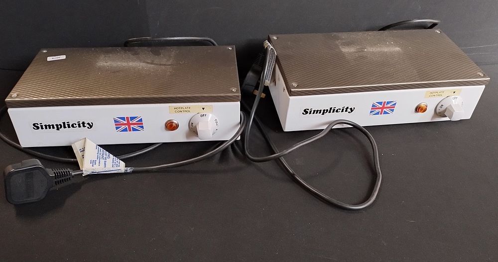 Lot 209: Two simplicity hot plates. Tested for power 