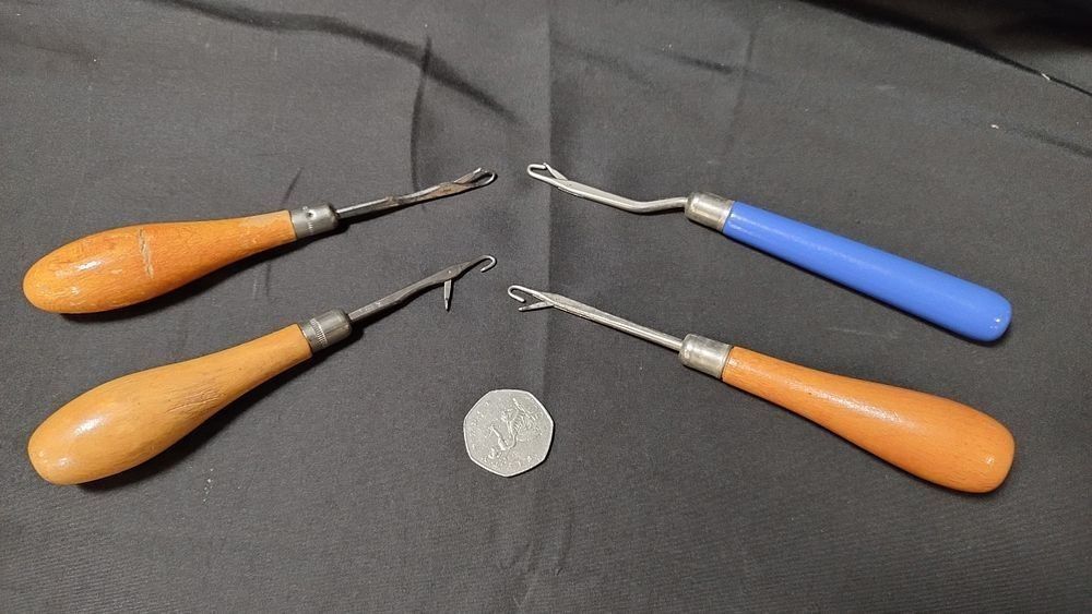 Lot 313: 4 Vintage Weavers Reed Hooks