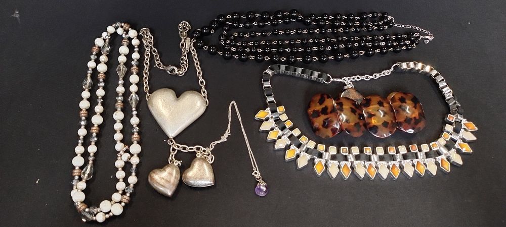Lot 459:  Bag of costume jewellery 5 x necklaces 1...