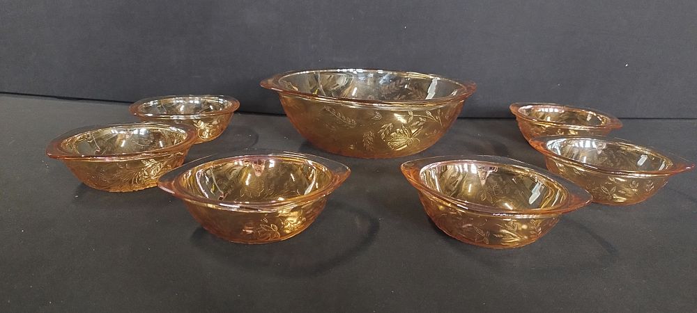Lot 196: 7 X piece vintage luster amber glass desert...