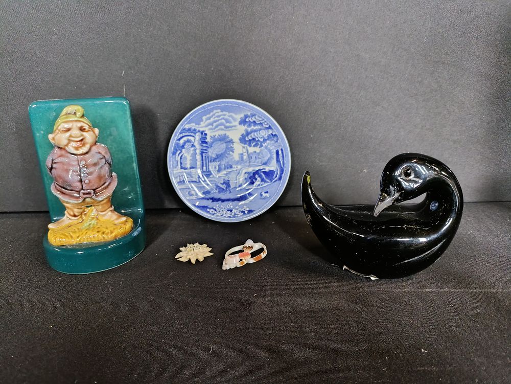 Lot 222: Selection of vintage items including Murano Salviati Glass...