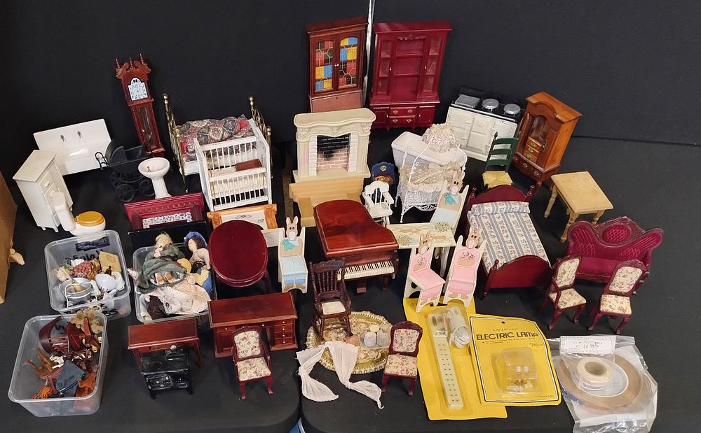 Lot 232: Selection of vintage dolls house furniture, beds, tables,...