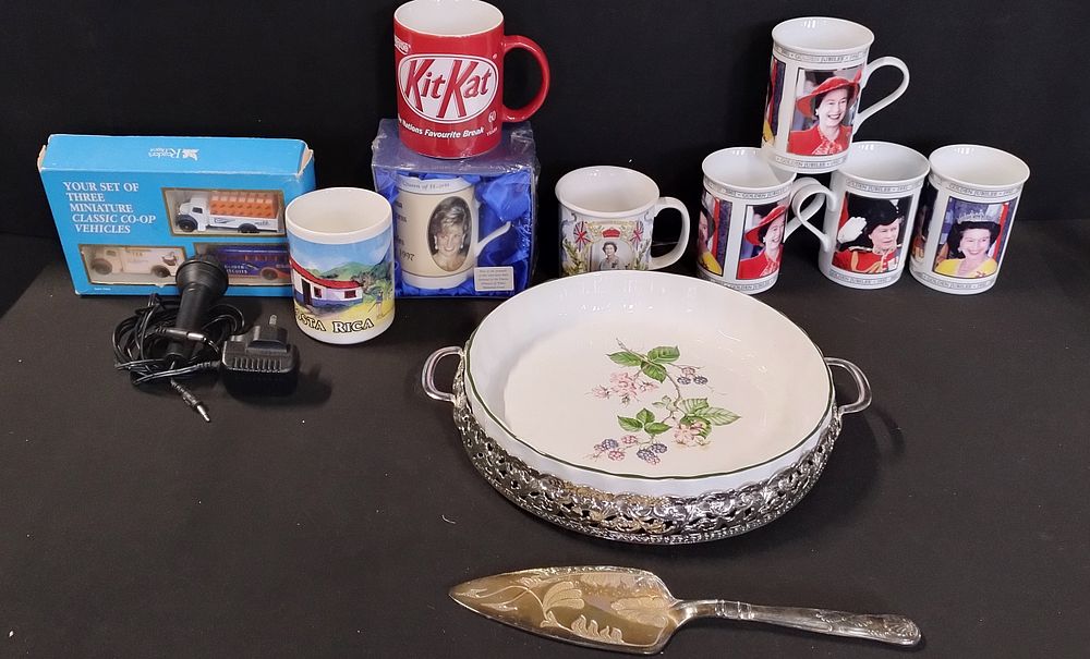 Lot 303: Mixed lot including commemorative cups, set of three...