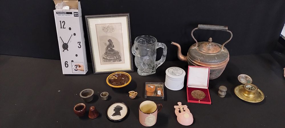 Lot 307: Mixed lot of vintage items including copper kettle,...