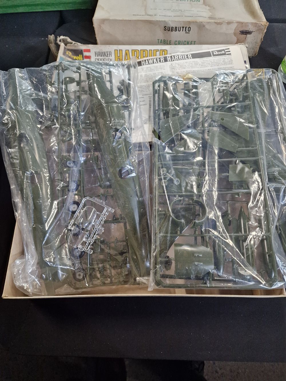 Lot 382: Vintage Revell Hawk Siddeley Harrier Jump Jet 1:32...