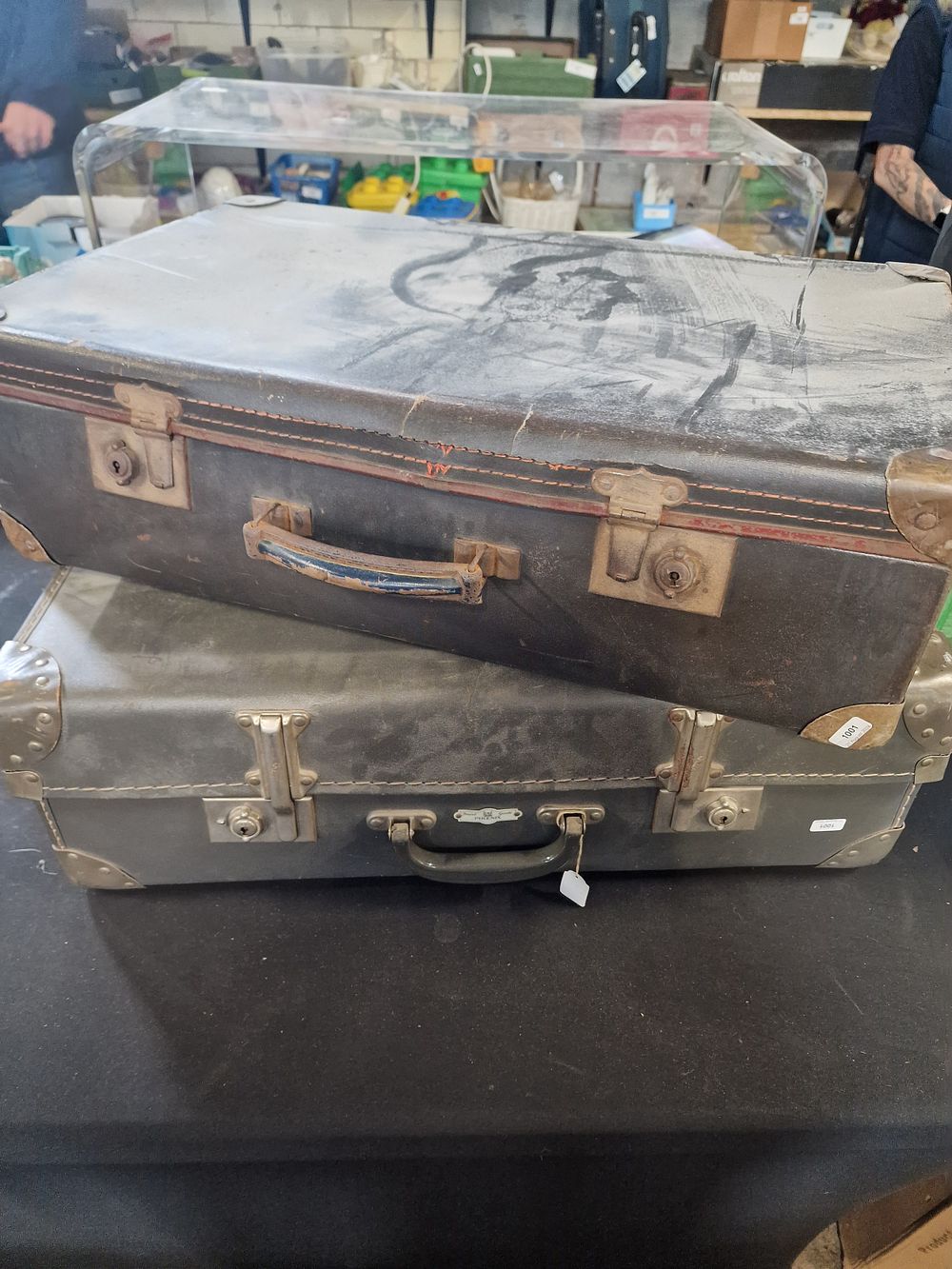 Lot 443: Pair of Vintage Suitcases