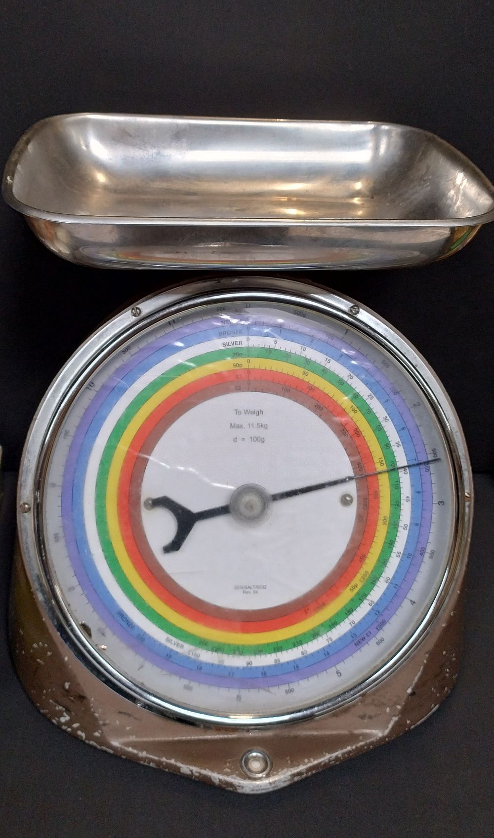 Lot 32: Vintage bank coin weigh scales with a level...