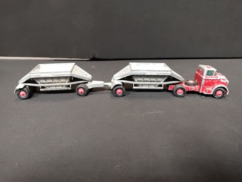 Lot 57: Vintage diecast Matchbox Fruer auf- Hopper No R-4