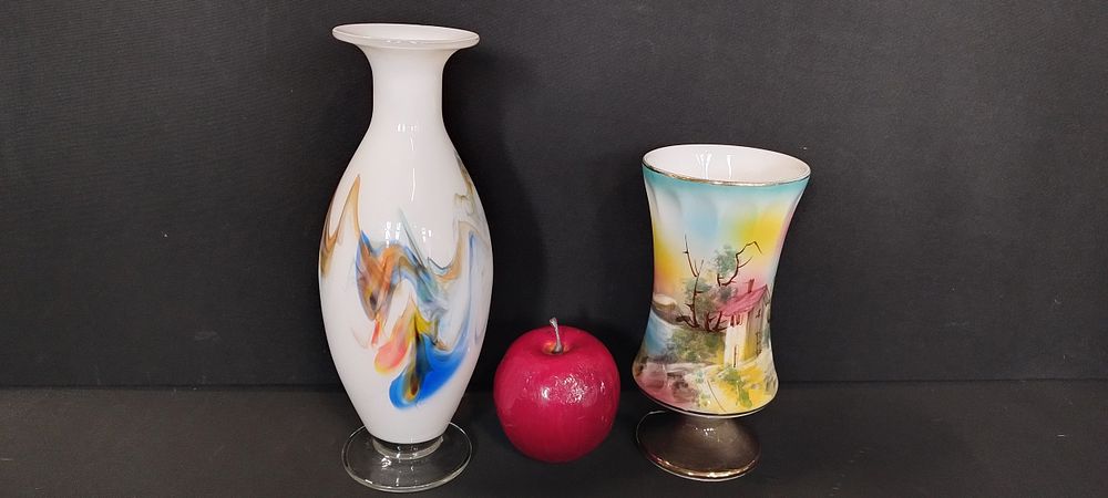 Lot 62: Two items including a Dalian Snowflake vase measures...