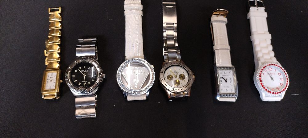 Lot 64: 6 x Ladies and Gents watches New batteries...