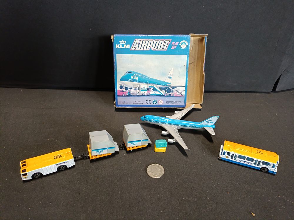 Lot 73: KLM Boeing 747 model with ground equipment Airport...