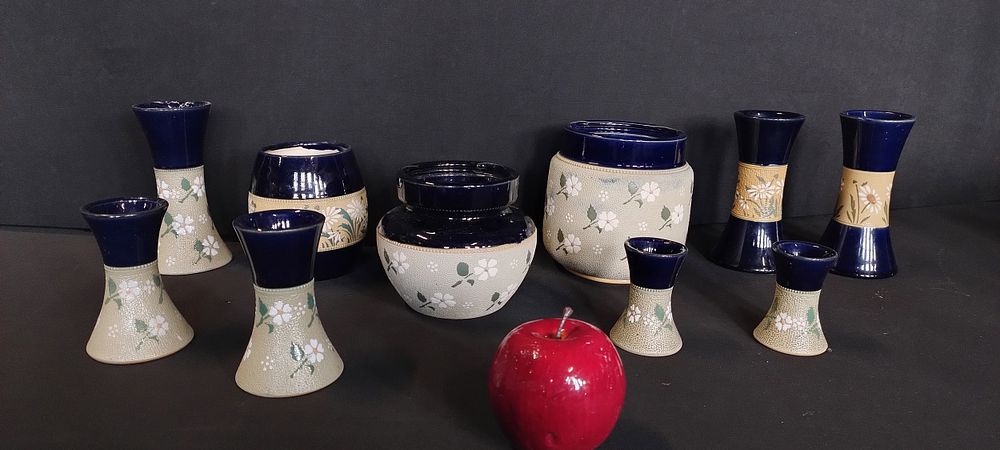 Lot 105: Collection of 10 x vintage Lovatte Langley ware...