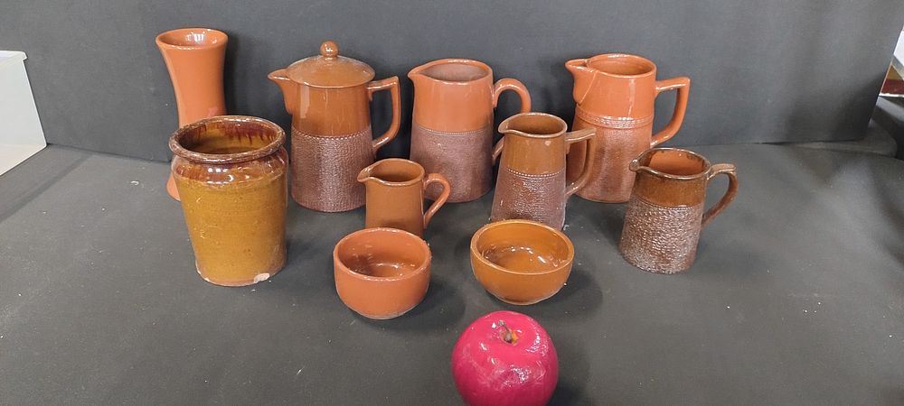 Lot 109: Collection of vintage brown textured Lovatte Langley ware...