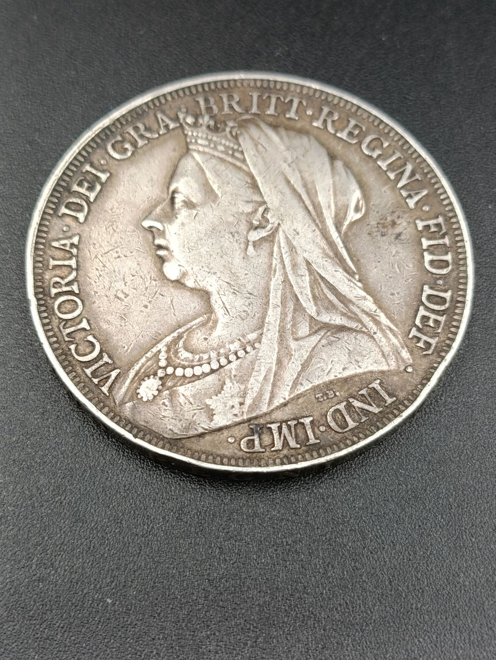 Lot 115: Queen Victoria Sterling silver 1895 UK 1 Crown...