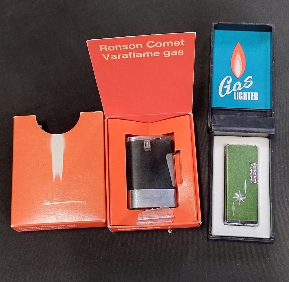 Lot 123: Two vintage lighters 1 x Ronson Comet in...