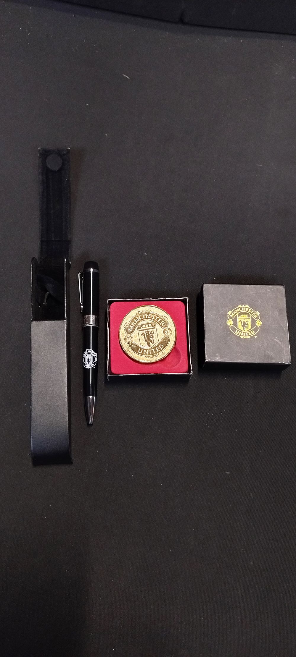 Lot 139: Manchester United items including a Busby Babe's 50th...