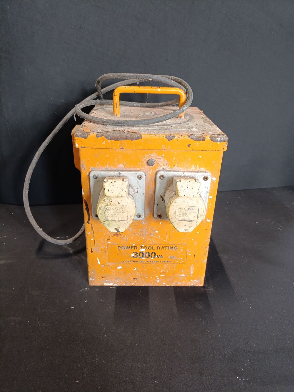 Lot 159: 110v Power tools transformer