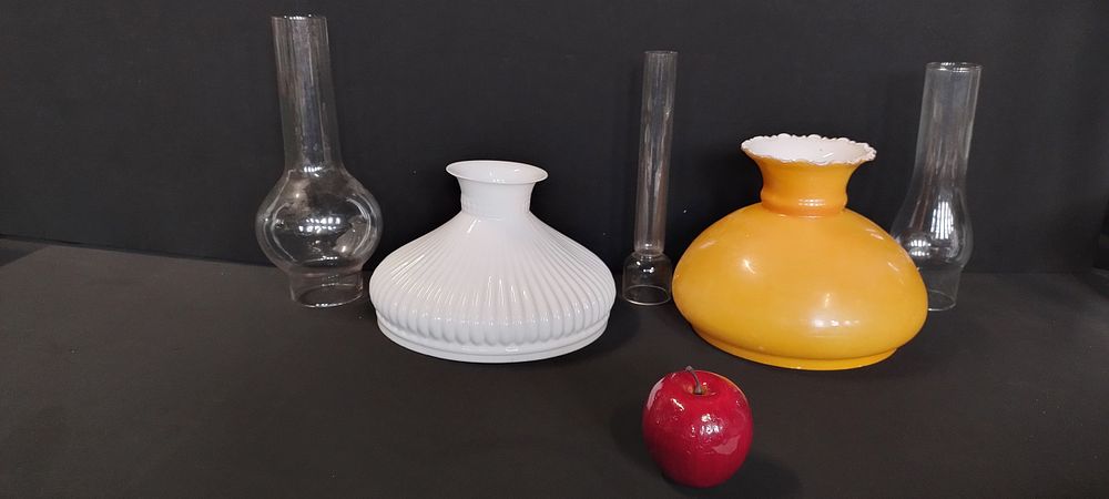 Lot 204: 2 x vintage oil lamp shades one white...
