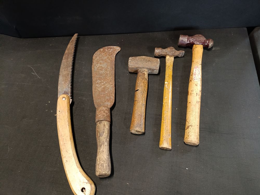 Lot 229: Selection of vintage/antique tools