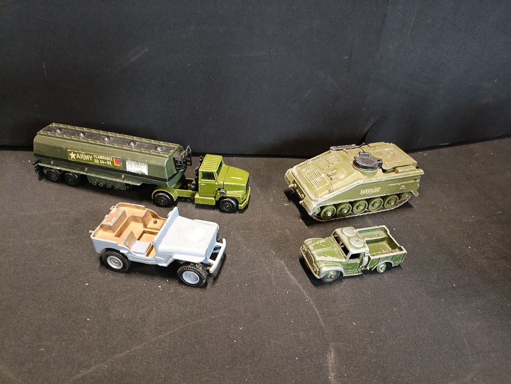 Lot 237: Selection of vintage military model vehicles including Dinky...
