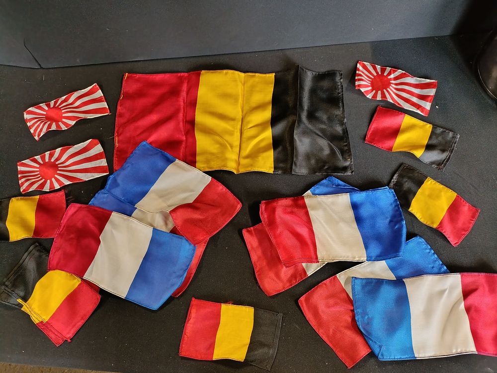 Lot 252: 1st world war silk flags including German, French...