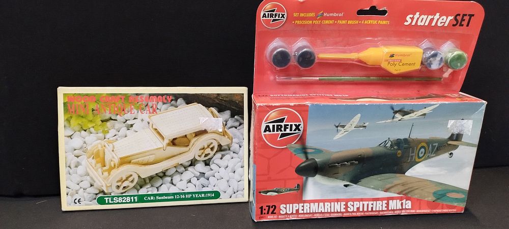 Lot 270: Airfix 1:72 Super marine Spitfire MK 1a, Starter...