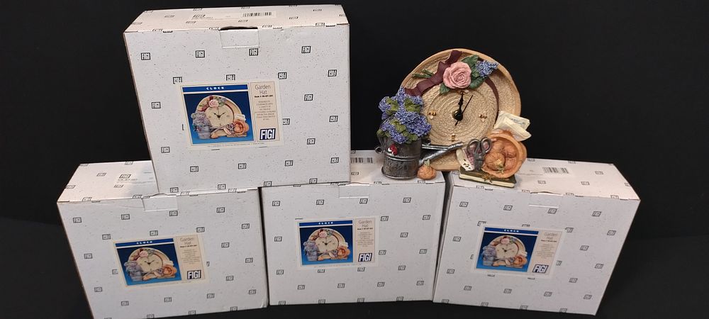 Lot 304: 5 x Boxed Figi Hat Garden battery operated...