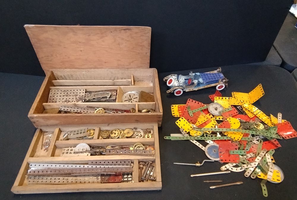 Lot 306: Vintage Mechano in wooden crate with lid and...