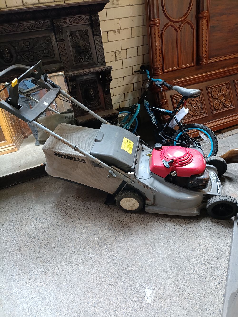 Lot 334: Honda HRB475 Lawnmower